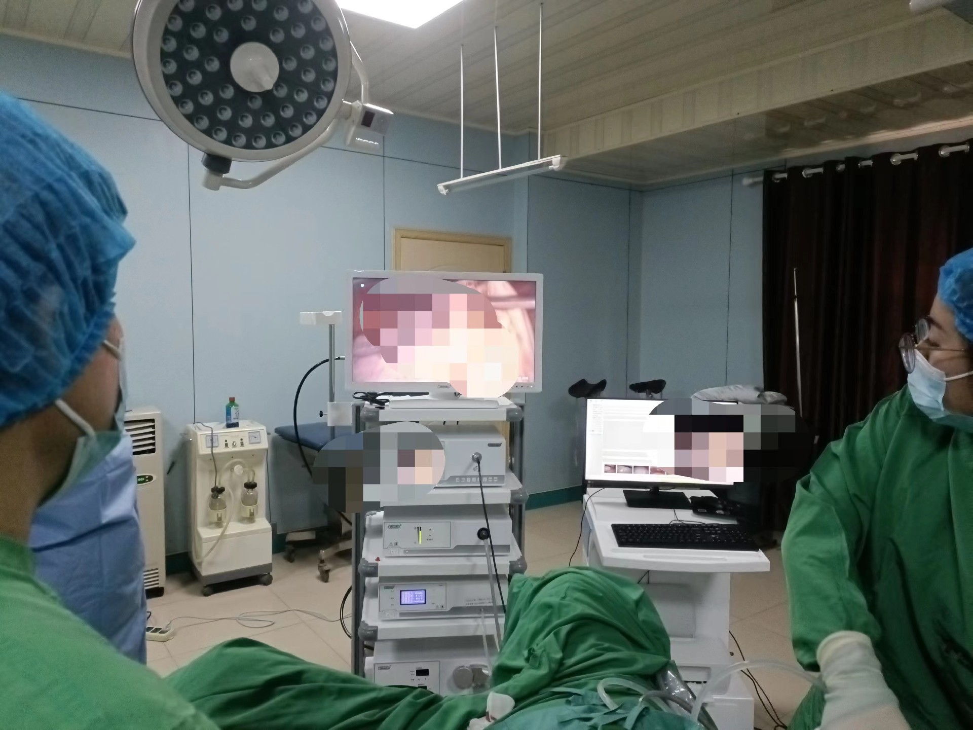 毫米間(jiān)的(de)藝術(shù)：張利民(mín)主任完成高(gāo)難度腹腔鏡畸胎瘤切除術(shù)